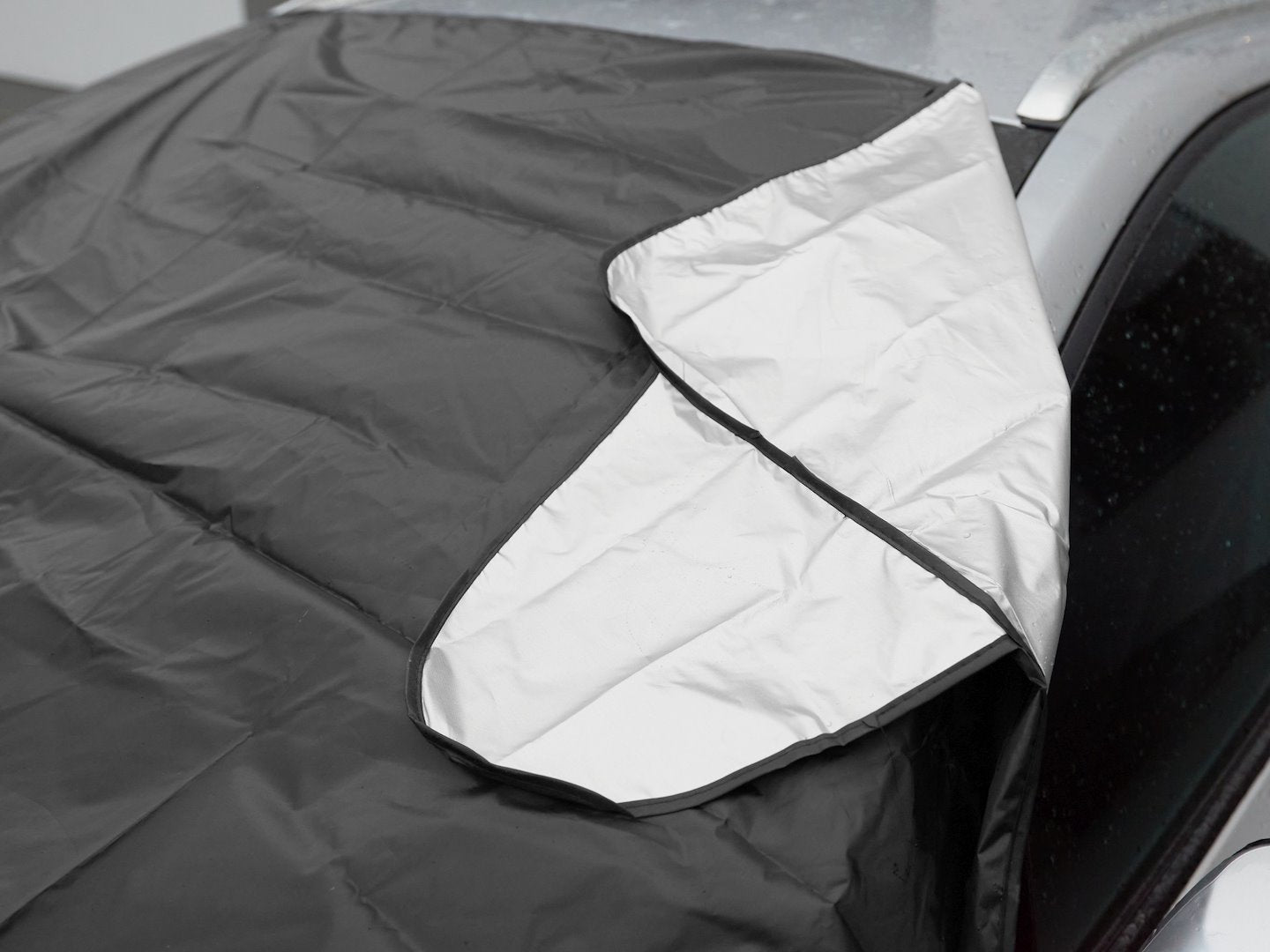 Winter windshield anti-frost mat with magnets 170x120 cm