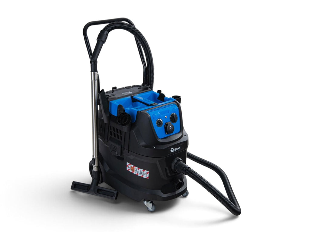 1600 W industrial vacuum cleaner with automatic filter cleaning