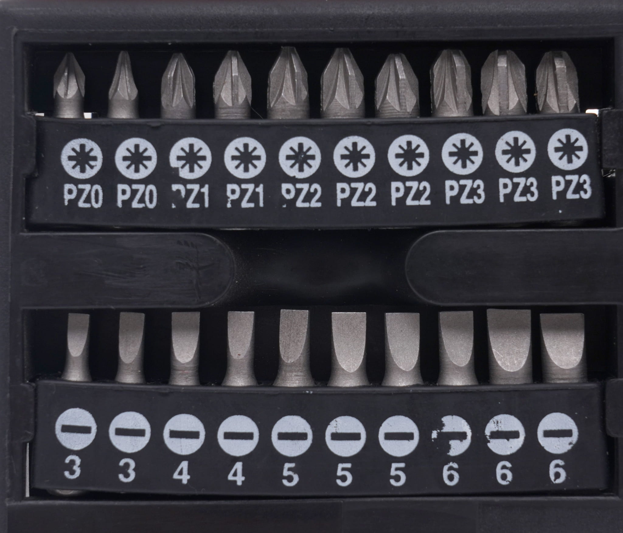 100 tk kruvikeeraja ja otsikute komplekt KD10957