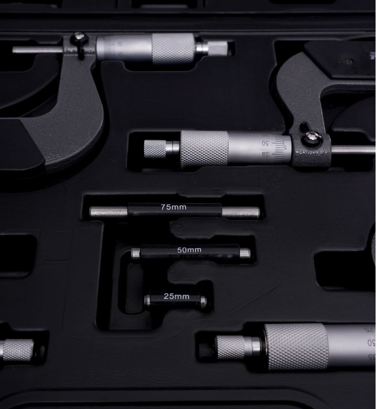 KRAFT&DELE välismikromeetrite komplekt 0–100 mm KD10443