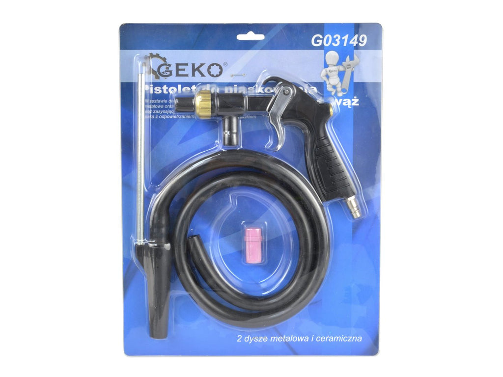 Sandblasting gun with metal and ceramic nozzles and suction hose