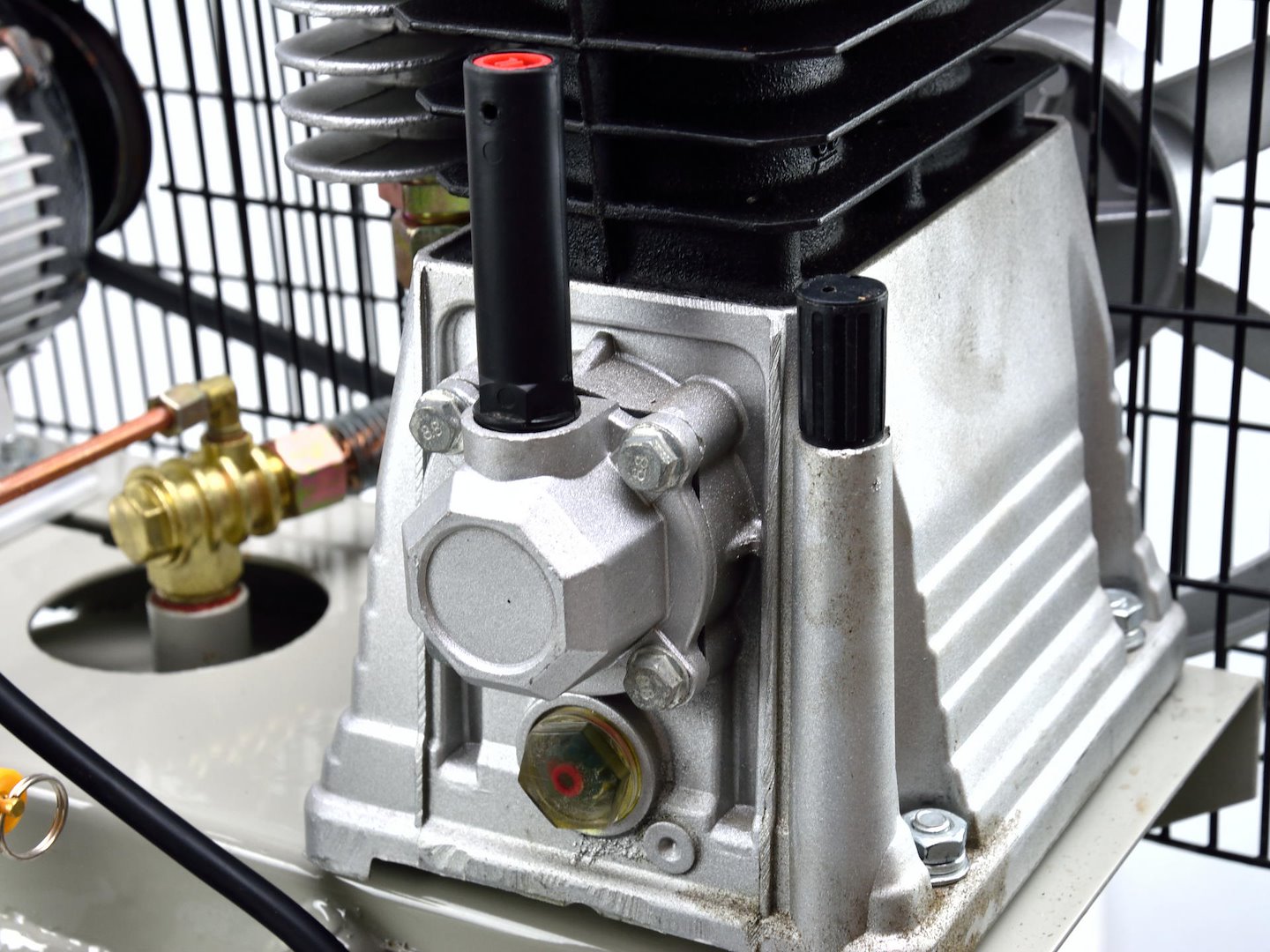 100 L Oil-Lubricated Air Compressor — Vertical Tank, 8 bar, 390 L/min