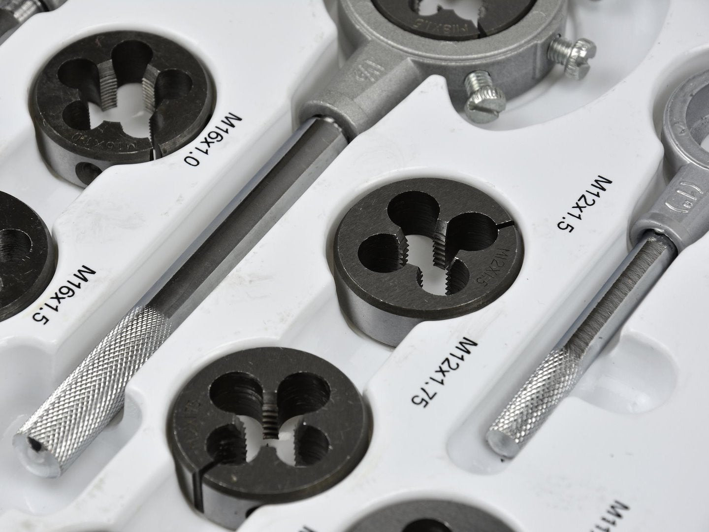 110 pcs metric tap and die set