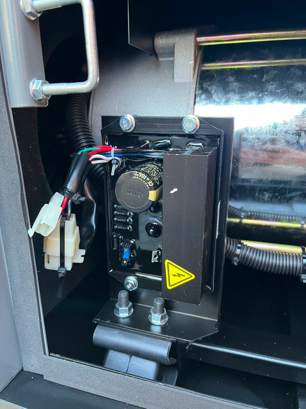 Ühefaasiline DIESEL generaatorikomplekt 14/15,5kW KD198