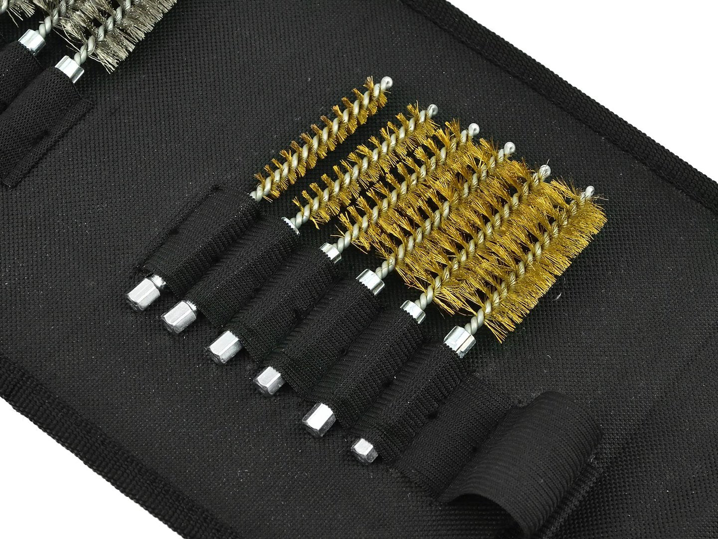 Set of brushes for injector sockets