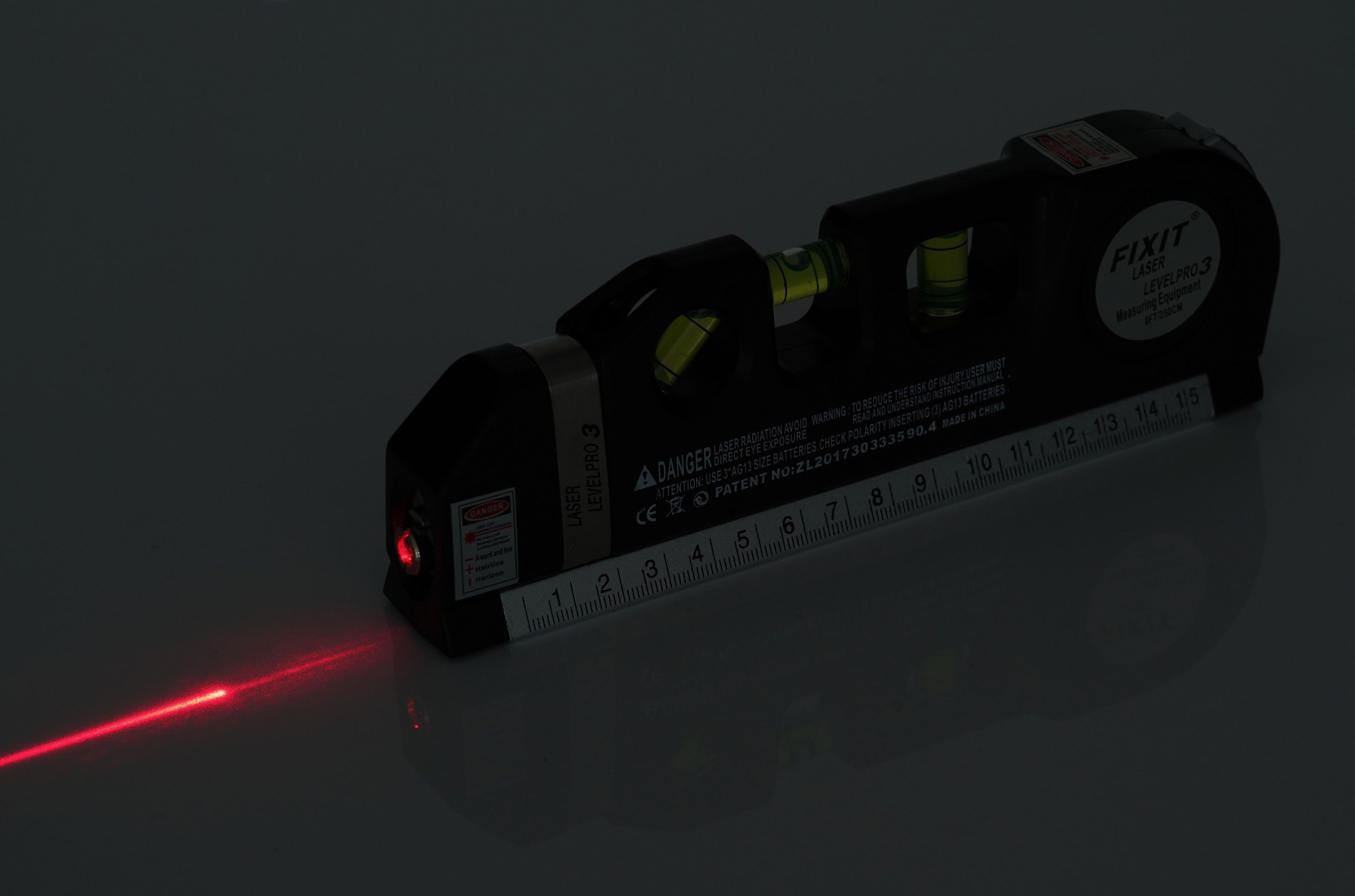 Laser level with 250cm measuring tape KD10437