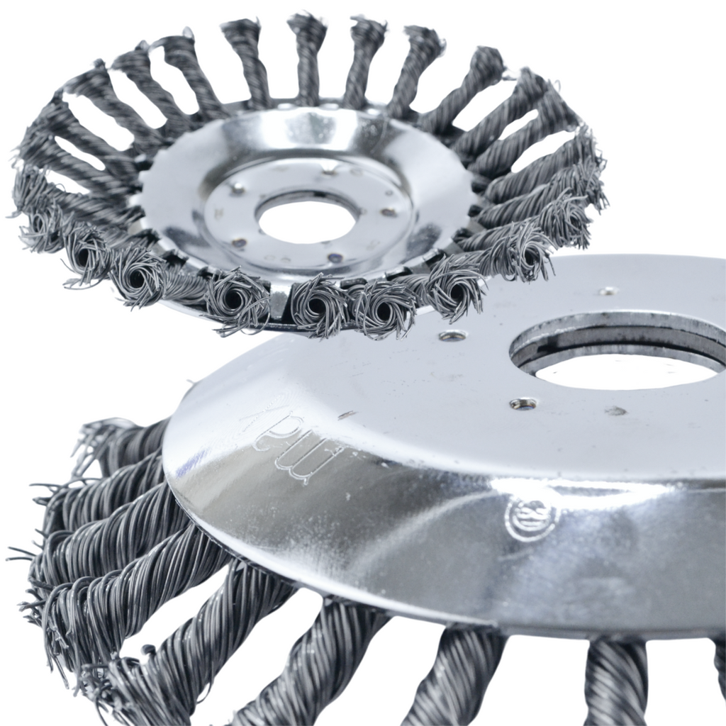 Druciak Wire Brush Disc for Gasoline Scythe - Black, for Weeds on Paving Stones