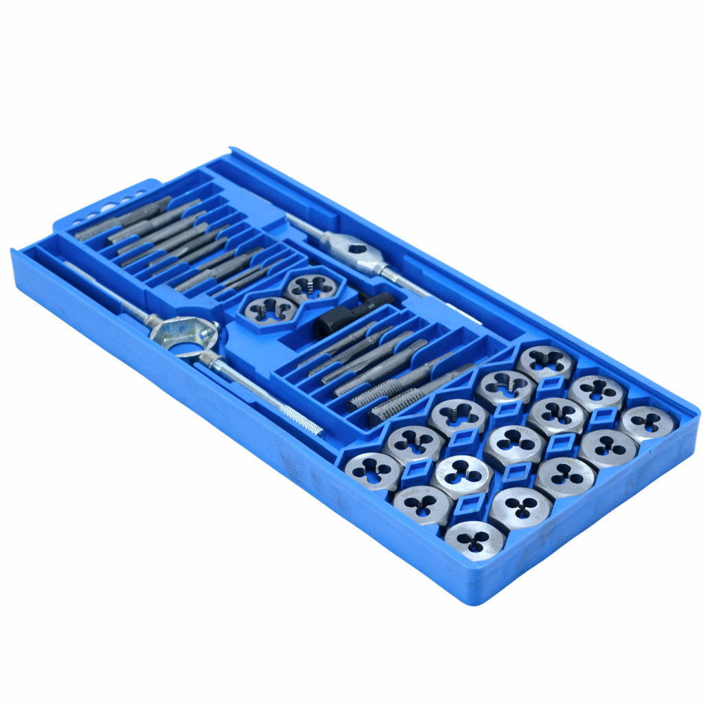 40-osaline keermetappide ja -plaatide komplekt mustas karbis