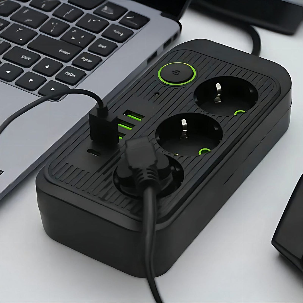 2 m pikendusjuhe 3 pistikupesa ja 5 USB-laadimispordiga, lülitiga RC-K-1852