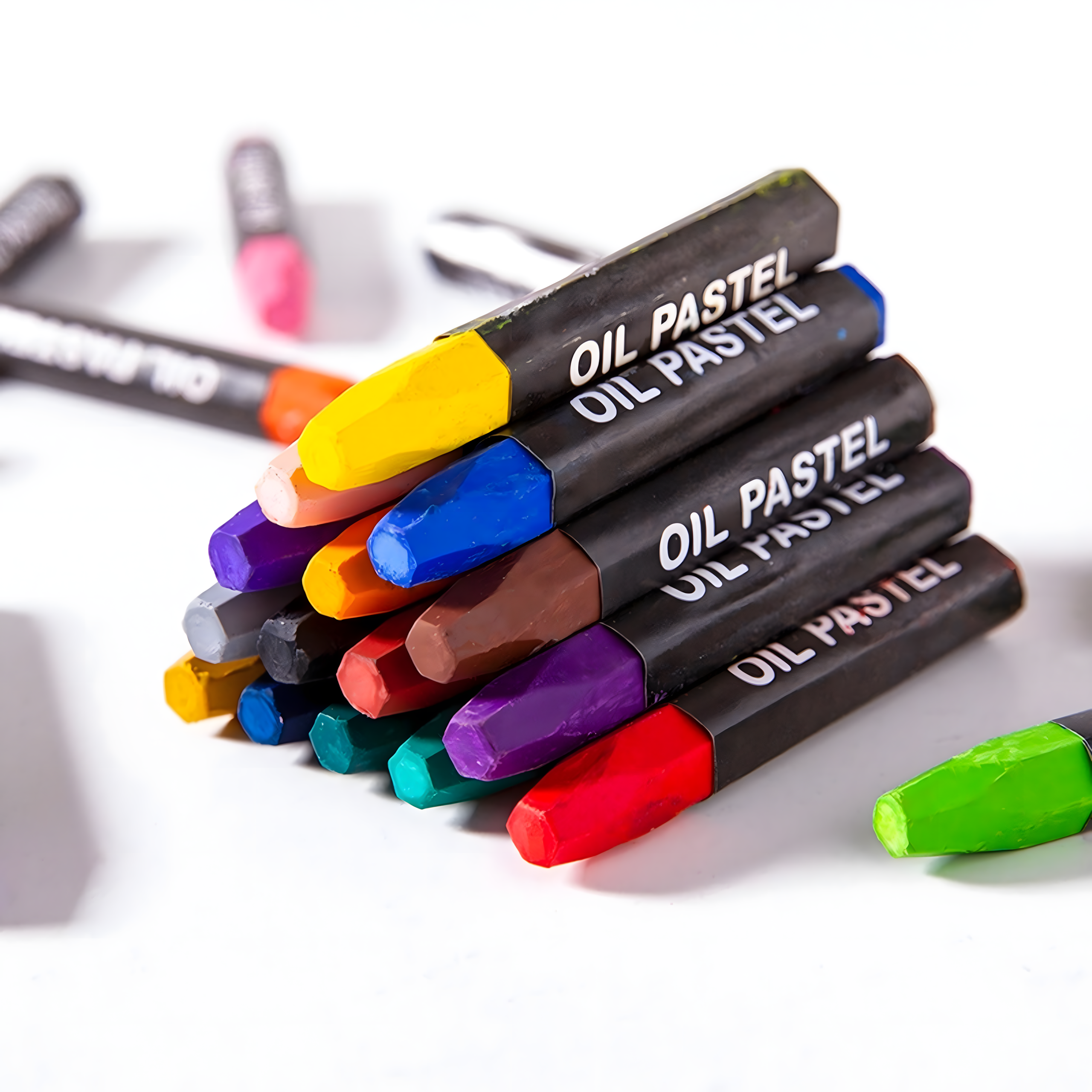 Lastele mõeldud maalimiskomplekt kunstiliste plastkriitidega 145 tk kohver