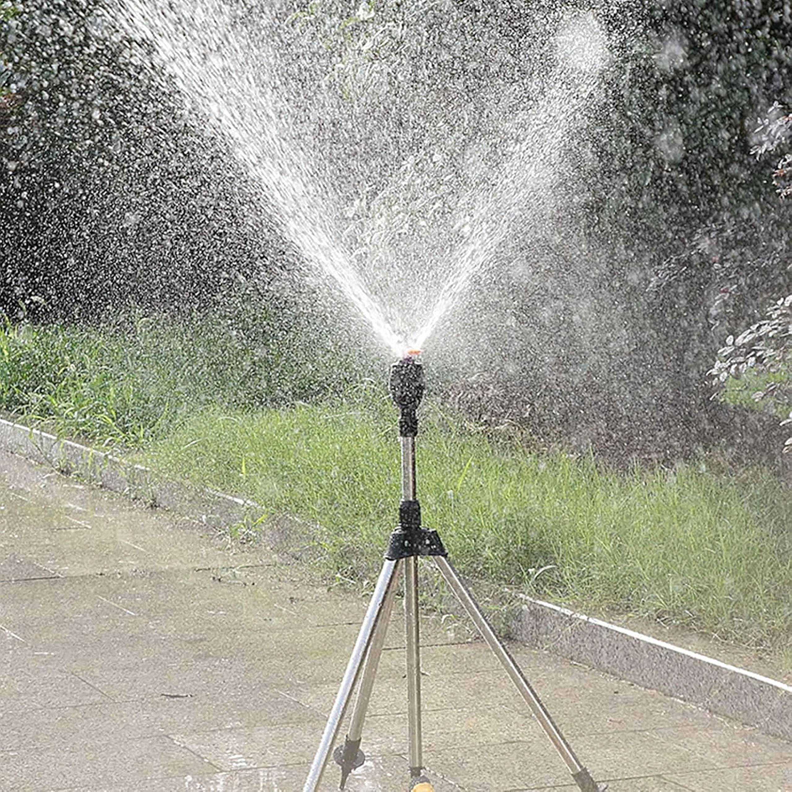 Pöörlev sprinkler reguleeritaval statiivil aia kastmiseks 24m düüsiga