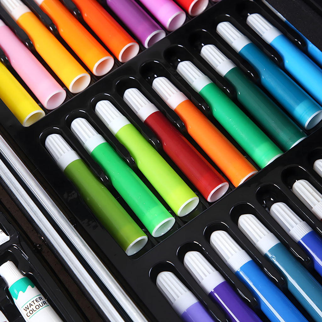 Lastele mõeldud maalimiskomplekt kunstiliste plastkriitidega 145 tk kohver