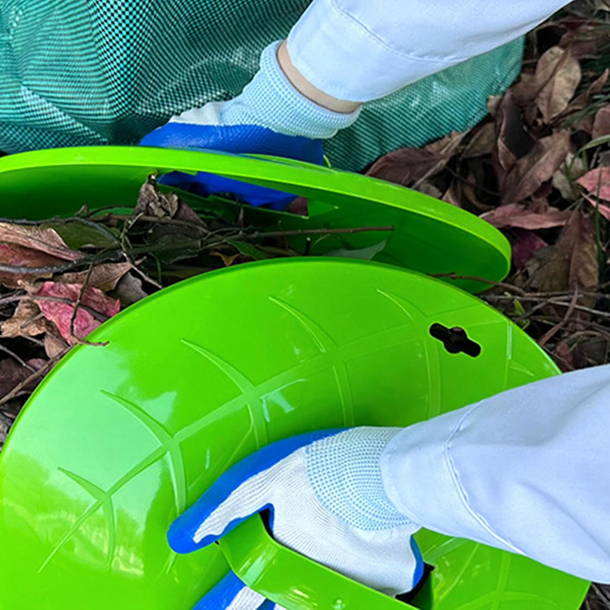 Plastikust lehe- ja murureha kogur aeda
