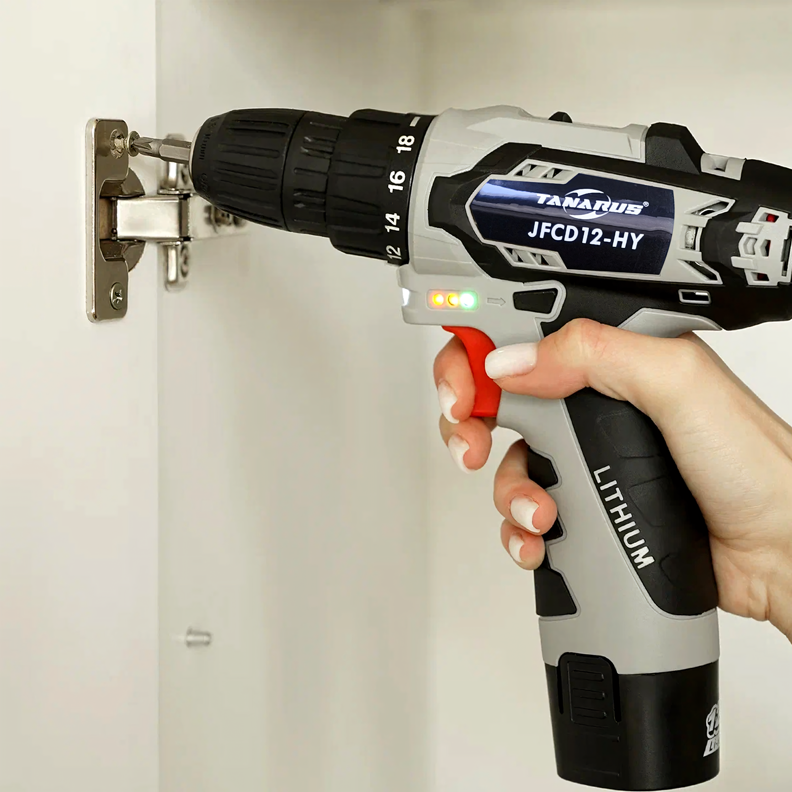 12V mini juhtmeta kruvikeeraja komplekt LED-iga, 2x 1.5Ah akud, kandekohver