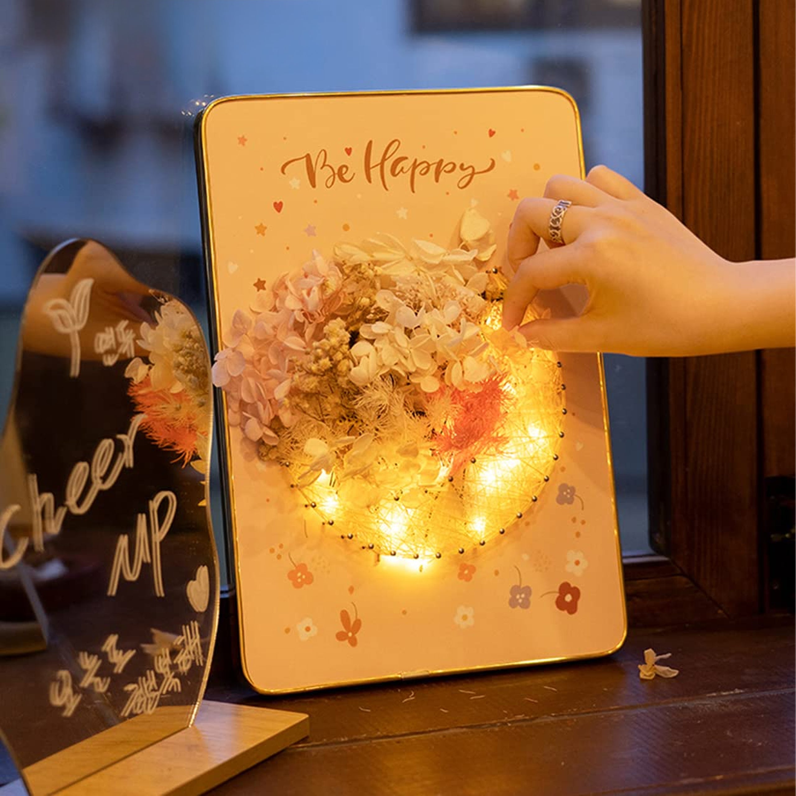 Loominguline komplekt niidikunsti, Interroad tikkimise ja LED-pildiga raamitud 21x30 cm