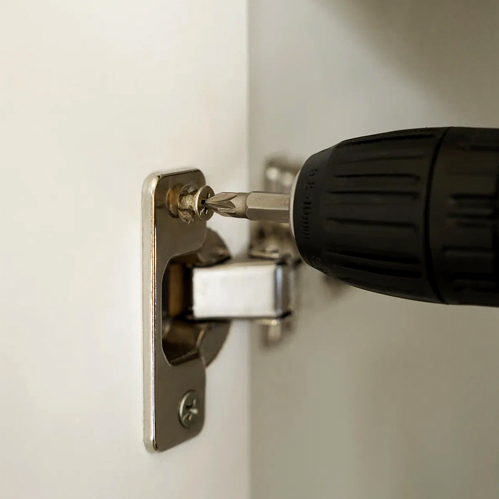 12V mini juhtmeta kruvikeeraja komplekt LED-iga, 2x 1.5Ah akud, kandekohver