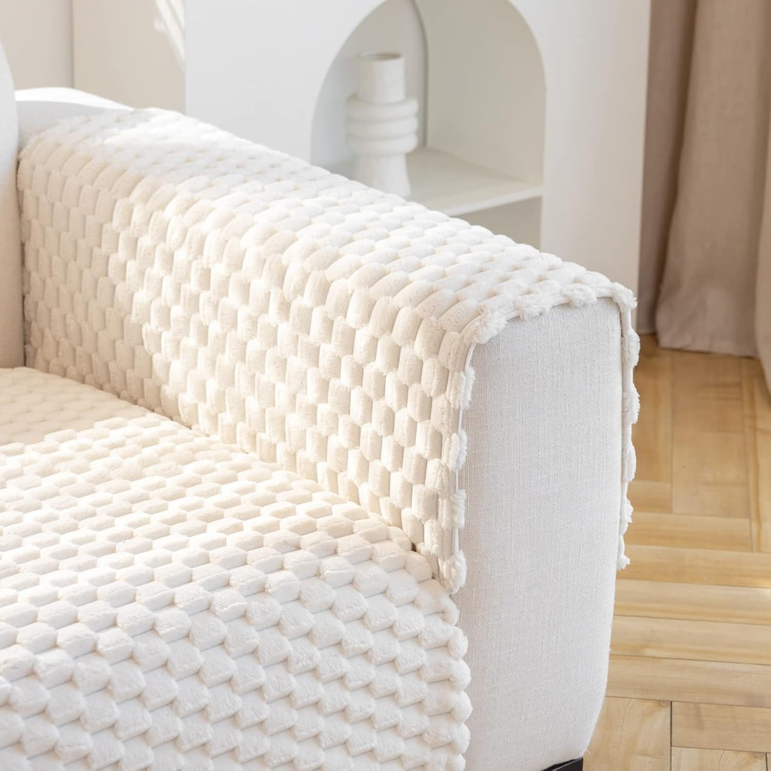 Libisemiskindel elastne pleed diivanile ja tugitoolile 70x70 cm