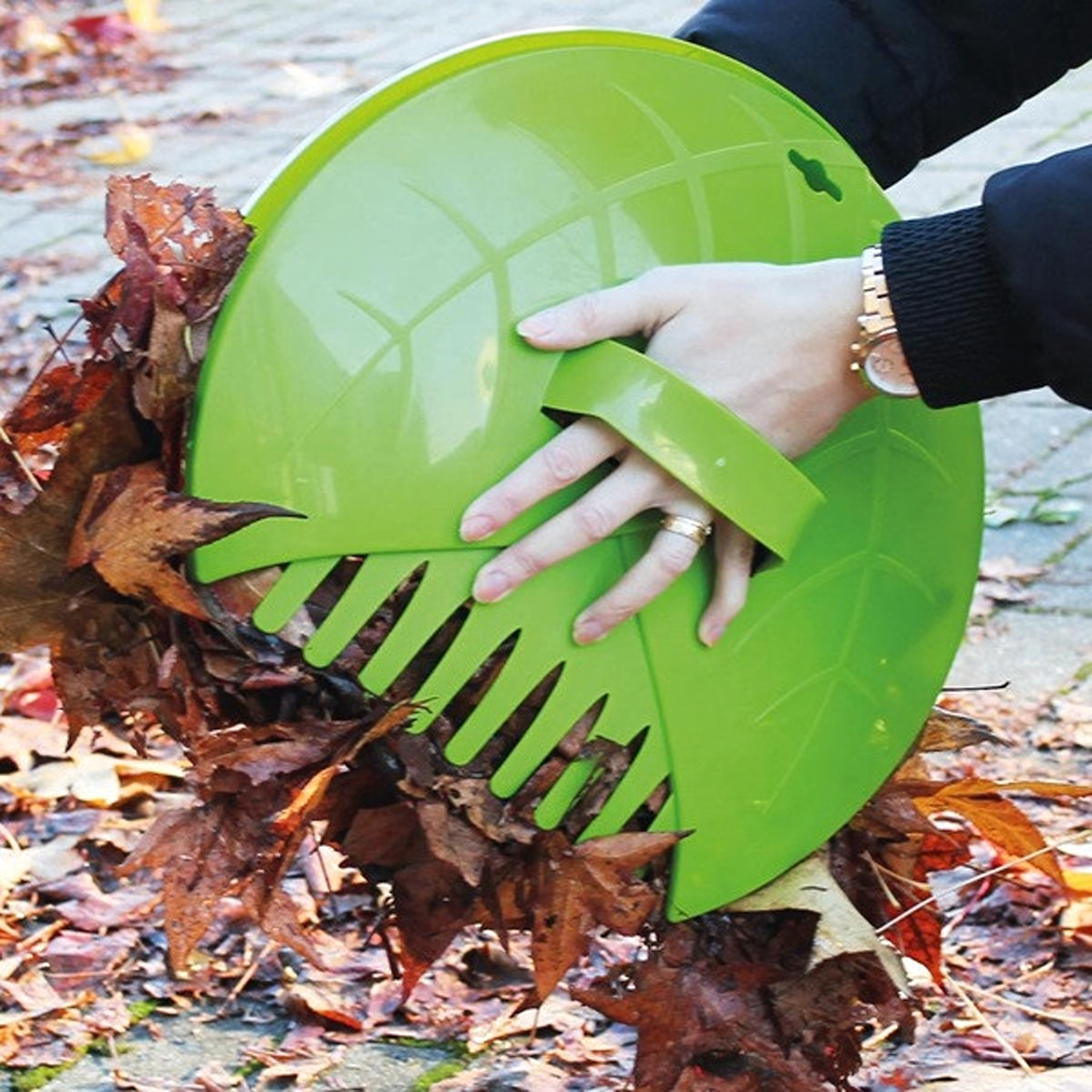 Plastikust lehe- ja murureha kogur aeda
