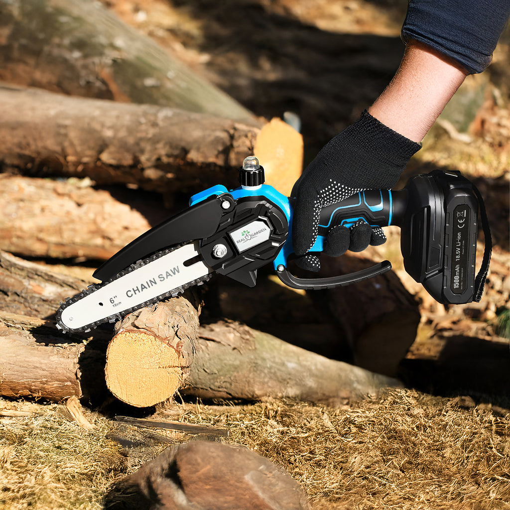 Väike akutoitega minisaag aias puuokste lõikamiseks