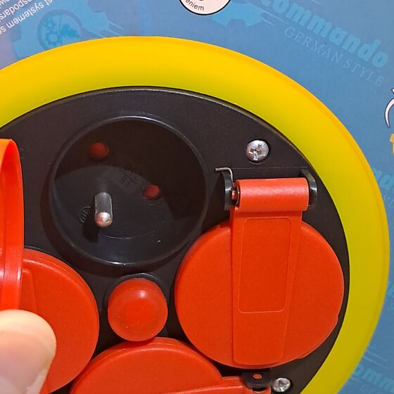 Ehitus- / Aia pikendusjuhtme rull 25m 3×2.5mm – 4 pistikupesa, valgustatud lüliti + lähtestus, IP44 (Commandez CD-1711)