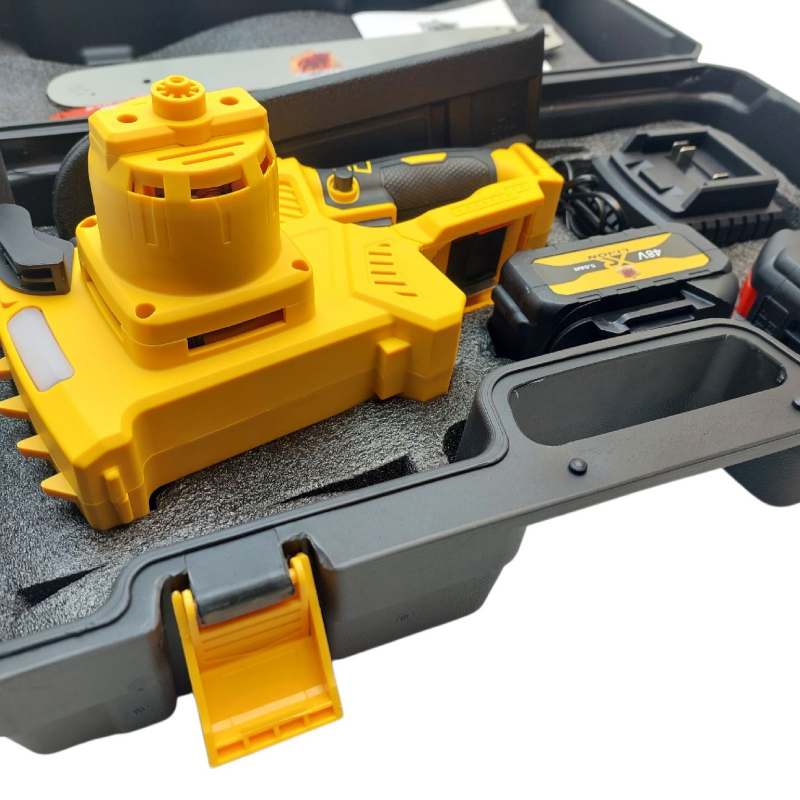 Bulltech juhtmeta kettsaag 1,1 kW – 10"/12" latt, 9 m/s ketikiirus, 2× akud + kohver