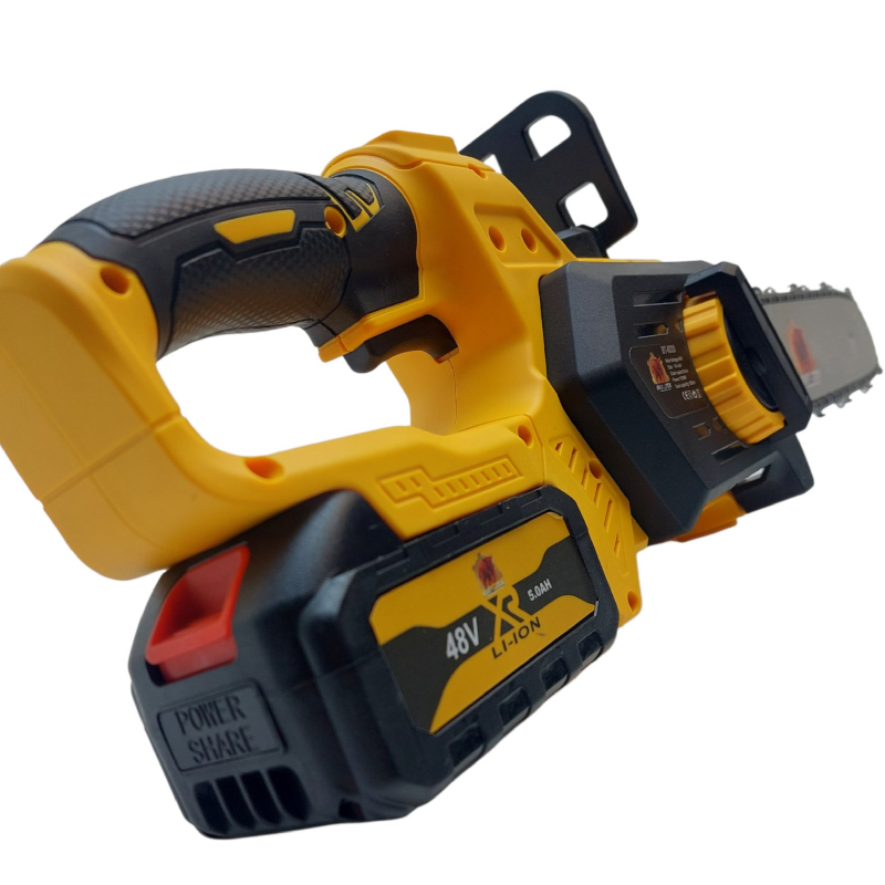 Bulltech juhtmeta kettsaag 1,1 kW – 10"/12" latt, 9 m/s ketikiirus, 2× akud + kohver